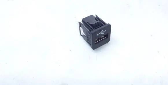 BMW 1 F20 F21 USB socket connector 9229294 84109229294
