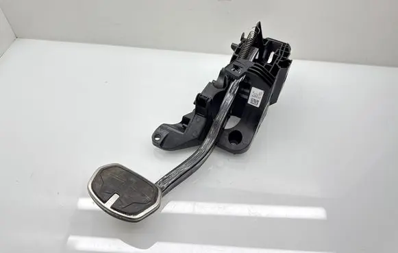 BMW 1 F40 Brake pedal 6860677 6888752 81007484C