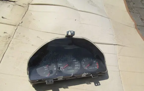 Mazda 323 Speedometer (instrument cluster)