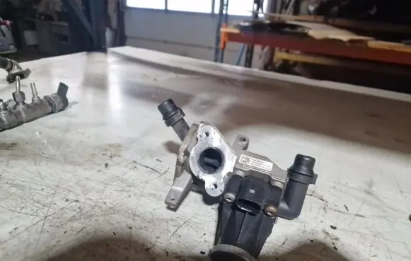 Jaguar XE EGR valve G4D39D475AA
