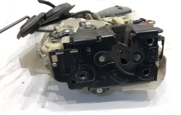 Volkswagen Transporter - Caravelle T5 Front door lock 