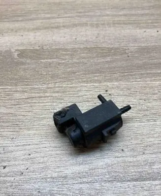 BMW 5 F10 F11 Turbo solenoid valve 7810831