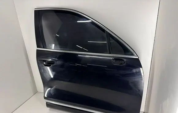 Volkswagen Touareg II Front door 7P0831312 7P0831056 7P0831056A