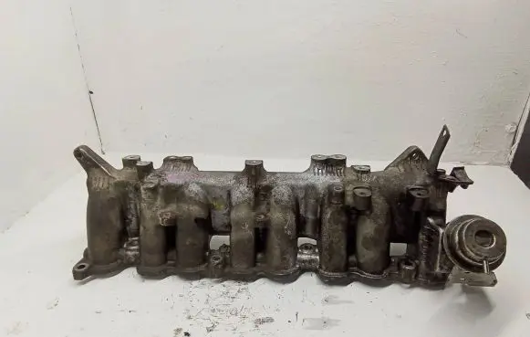 Toyota Hilux (AN10, AN20, AN30) Intake manifold