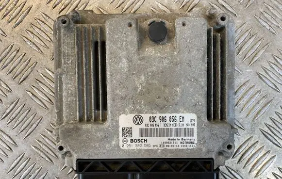 Volkswagen Golf V Engine control unit/module 03C906056T 0261S02565 03C906056EM
