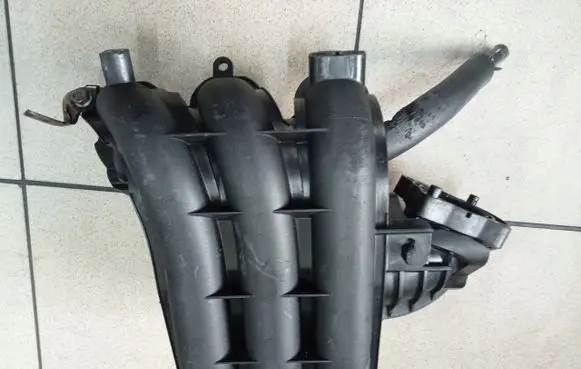 Toyota Yaris Intake manifold 1KR