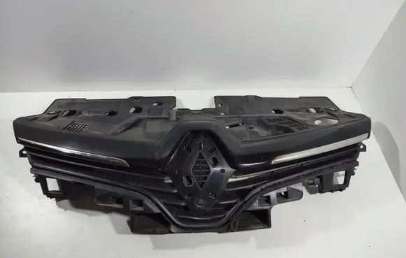 Renault Clio IV Front bumper upper radiator grill 622562901R