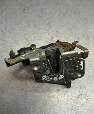 Mercedes-Benz E W210 Rear door lock 2027300635