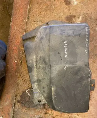 Jaguar XF X250 Fuse box cover 8X23F01590A C8C9A