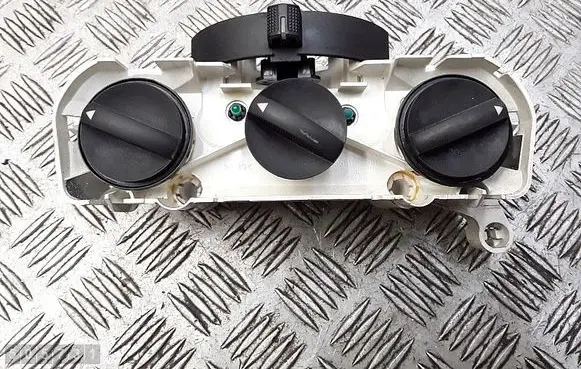 Toyota Corolla Verso E121 Climate control unit 1559112240