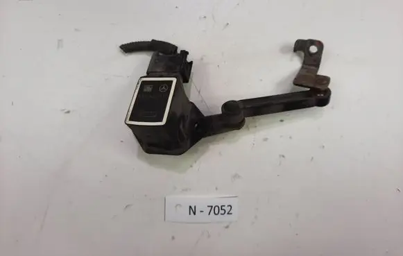 Headlight/headlamp level sensor