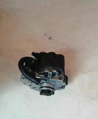 Volvo S80 Fuel injection high pressure pump 8642777