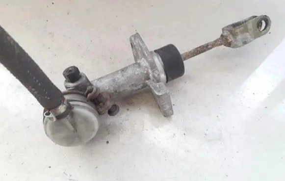 Volvo S40, V40 Clutch master cylinder 