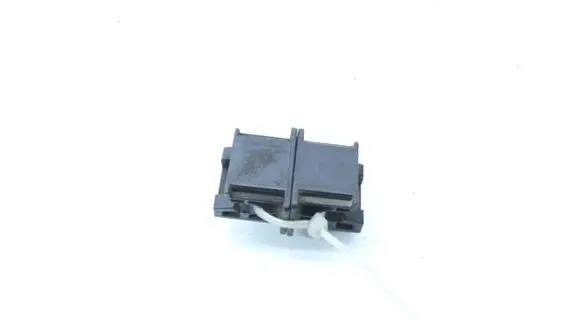 Headlight/headlamp mounting bracket