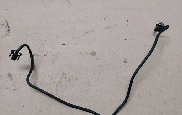 Engine coolant pipe/hose