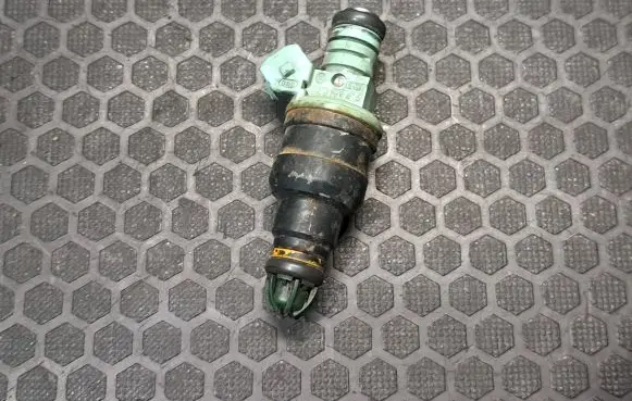 BMW 5 E39 Fuel injector 0280150415