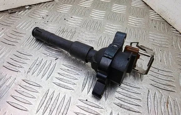 BMW 7 E38 High voltage ignition coil 1748017