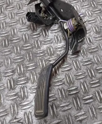 Toyota Avensis T250 Accelerator throttle pedal