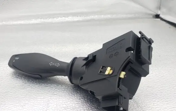 Ford Fiesta Indicator stalk 8A6T13335BC 12651201
