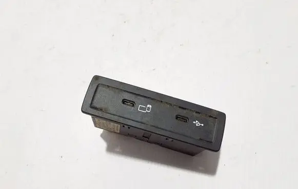 Mercedes-Benz GLC C253 USB socket connector A1678201302