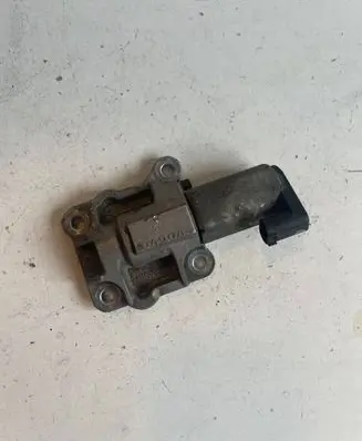 Volvo XC70 Camshaft vanos timing valve 8670422