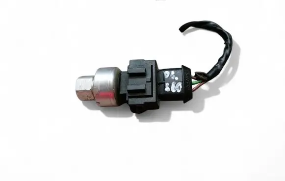 Volvo S80 Air conditioning (A/C) pressure sensor 30681949
