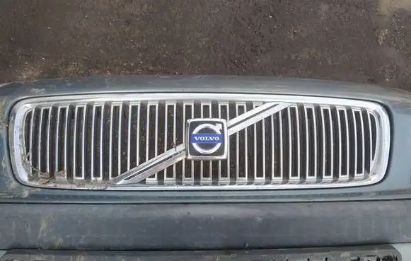 Volvo V70 Front grill 
