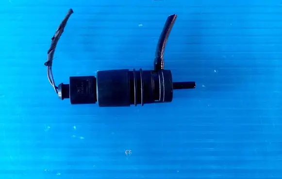 Volkswagen Crafter Windscreen/windshield washer pump 2218690121
