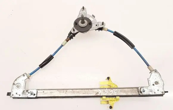 Rear door manual window regulator