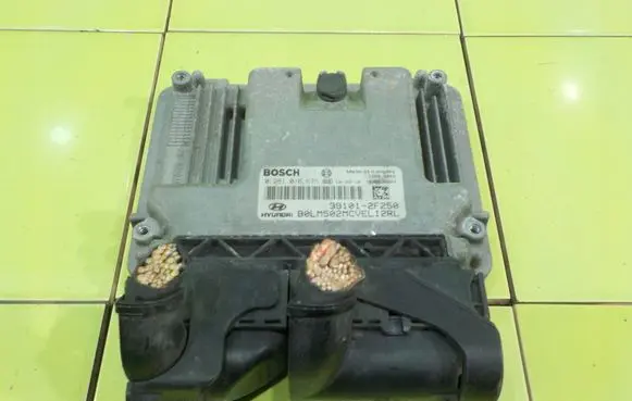 Hyundai ix35 Engine control unit/module 391012F250