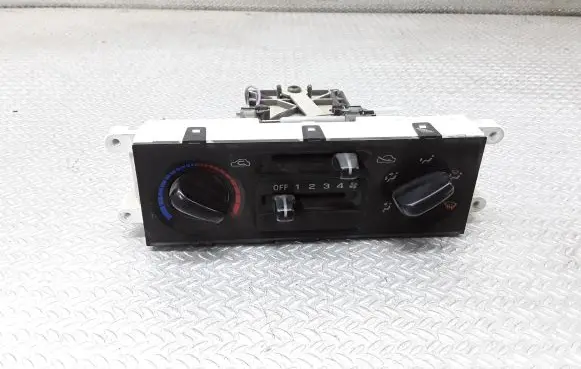 Subaru Forester SF Climate control unit