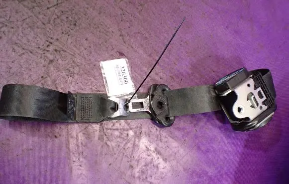 Skoda Octavia Mk2 (1Z) Front seatbelt 1Z0857402C