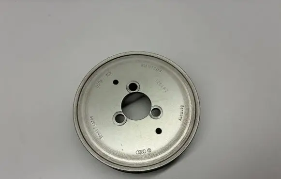 Audi Q7 4M Water pump pulley 059121031H