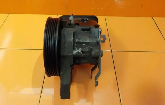 BMW 5 E60 E61 Power steering pump 7693974101