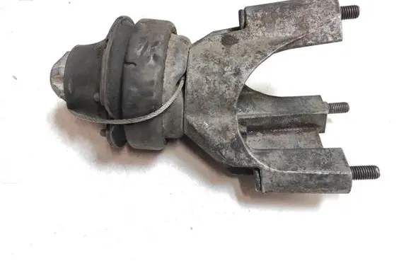 Volvo XC90 Engine mount bracket 30778953