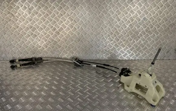 Hyundai i30 Gear selector/shifter in gearbox 