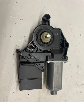 Volkswagen Touran II Rear door window regulator motor 915047400 5K0959703A