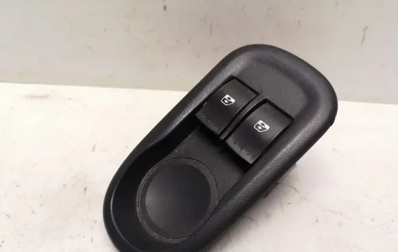 Renault Kangoo II Electric window control switch 8200548969