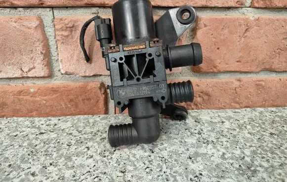 BMW X5 E70 Coolant heater control valve 6950257