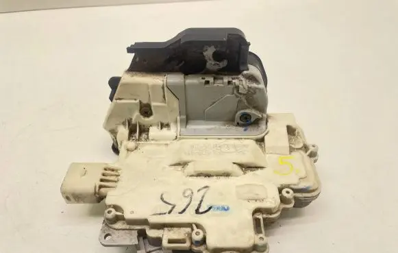 Audi A3 S3 A3 Sportback 8P Rear door lock 4F0839016