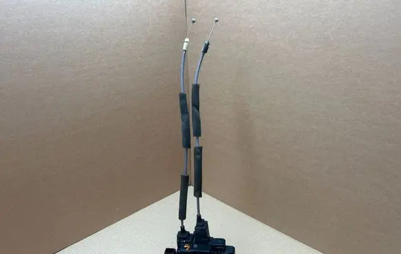 Chevrolet Captiva Rear door lock 