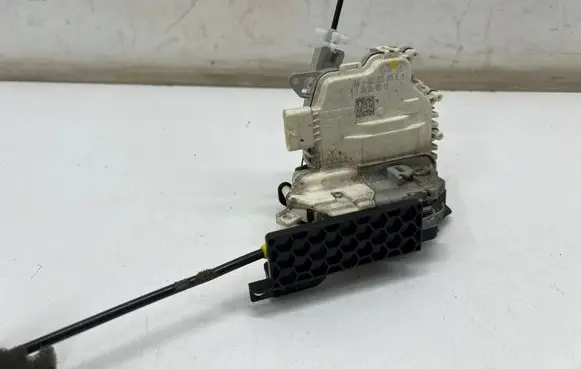 Porsche Macan (95B) Front door lock 8J2837015E