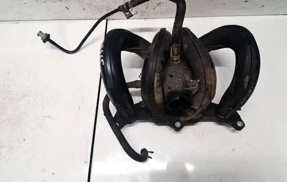 Toyota Yaris Intake manifold 