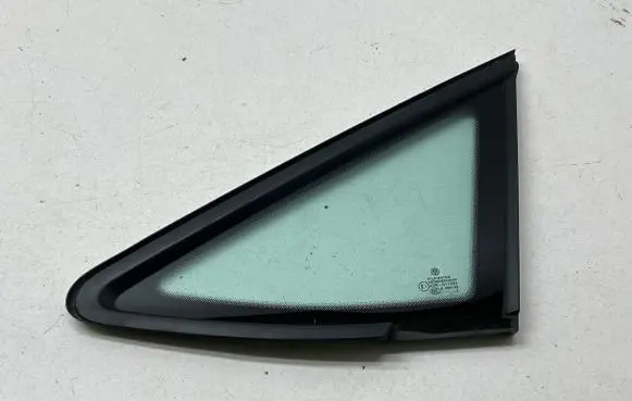 Volkswagen Touran III Front triangle window/glass 43R011582 E000199 DOT682M3240AS2