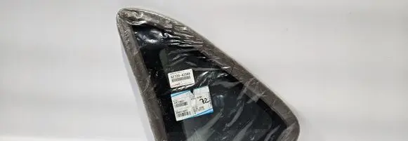 Toyota RAV 4 (XA50) Front triangle window/glass 6272042390
