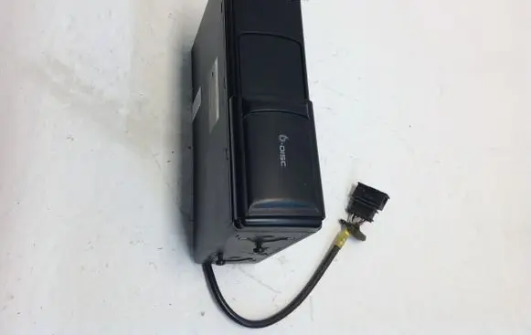 Audi A6 S6 C5 4B CD/DVD changer FA05735