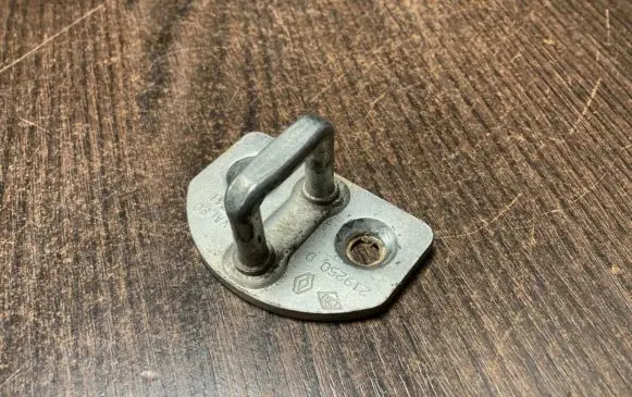 Renault Master III Front door lock loop/hook striker 219250