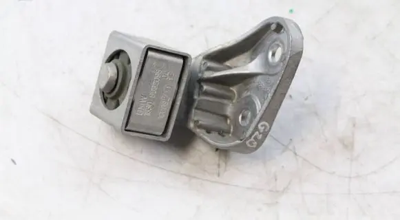 BMW 3 G20 G21 Muffler mount bracket/holder 8632096 18308632096
