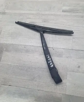 Rear wiper blade arm