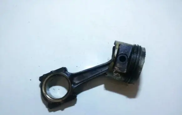 Ford Fiesta Piston with connecting rod